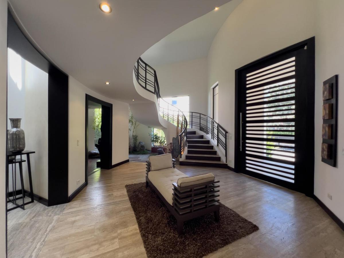 Hermosa Casa de Venta Ubicada Dentro de La Exclusiva Urbanización Rancho San Francisco — imagen 9