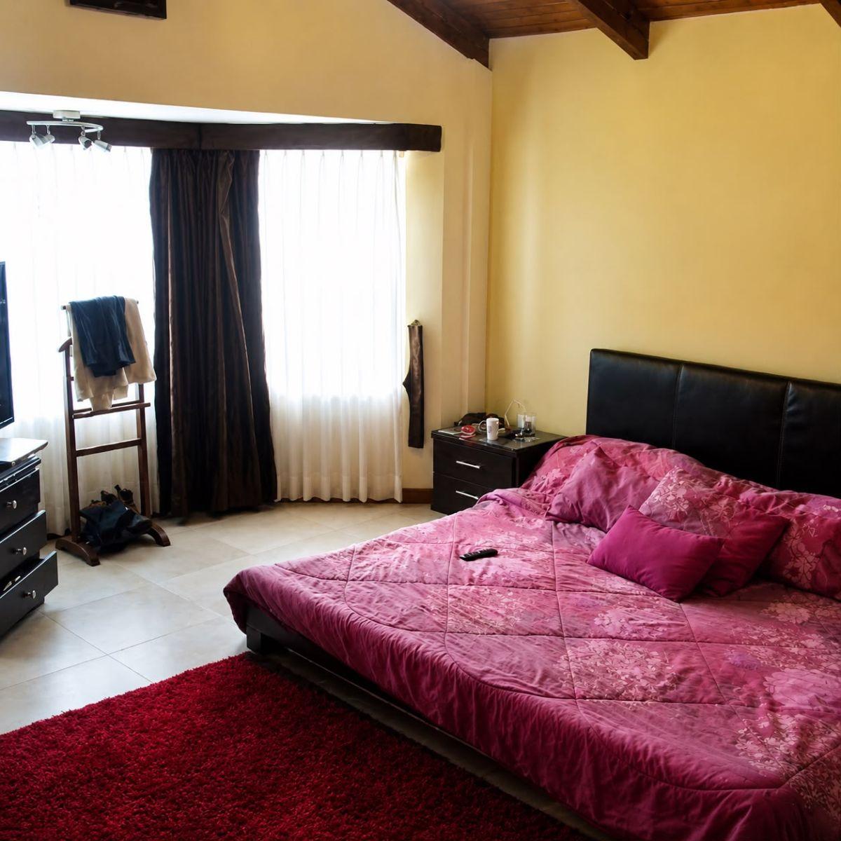 Casa de 770 m² con 3 Dorm. Venta Mitad del Mundo — imagen 3