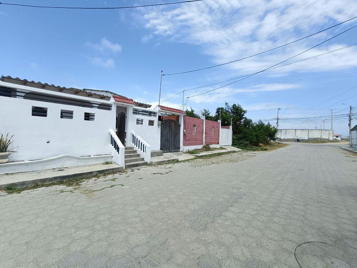 Vendo Acogedora Casa a 2 Calles de La Av Principal Salinas $55.000 — imagen 10