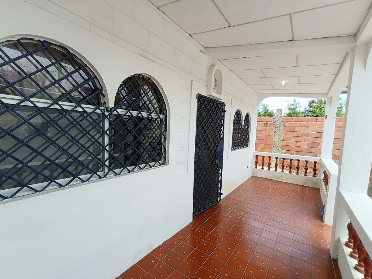 Vendo Acogedora Casa a 2 Calles de La Av Principal Salinas $55.000 — imagen 8
