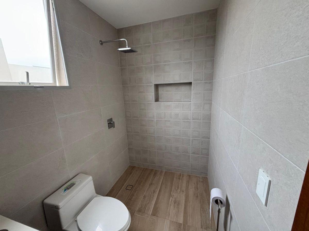 En Venta Casa de Tres Dorm. en Urbanizacion 164 m² - Puembo — imagen 3