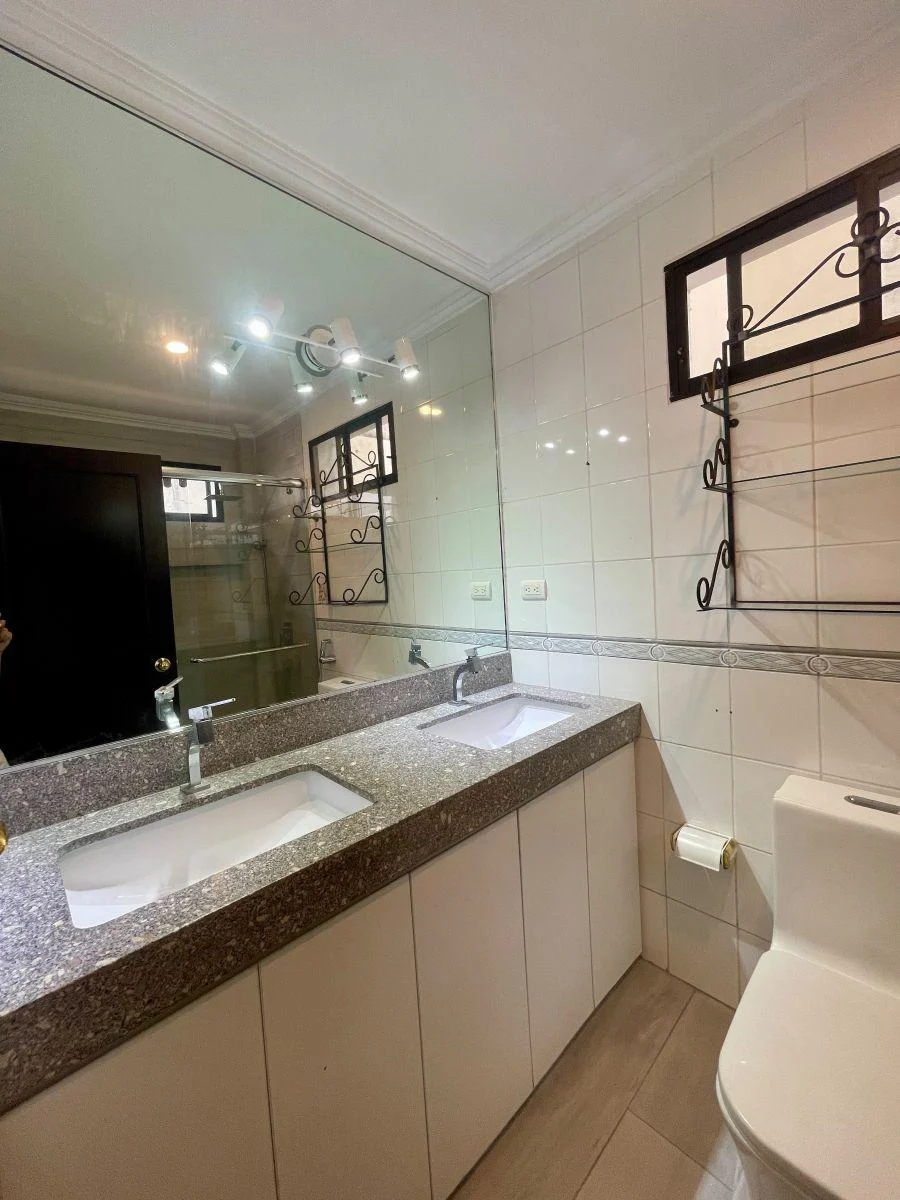 Ceibos Norte: Vendo Casa Remodelada de Dorm. y Amplio Patio, Guayas — imagen 10