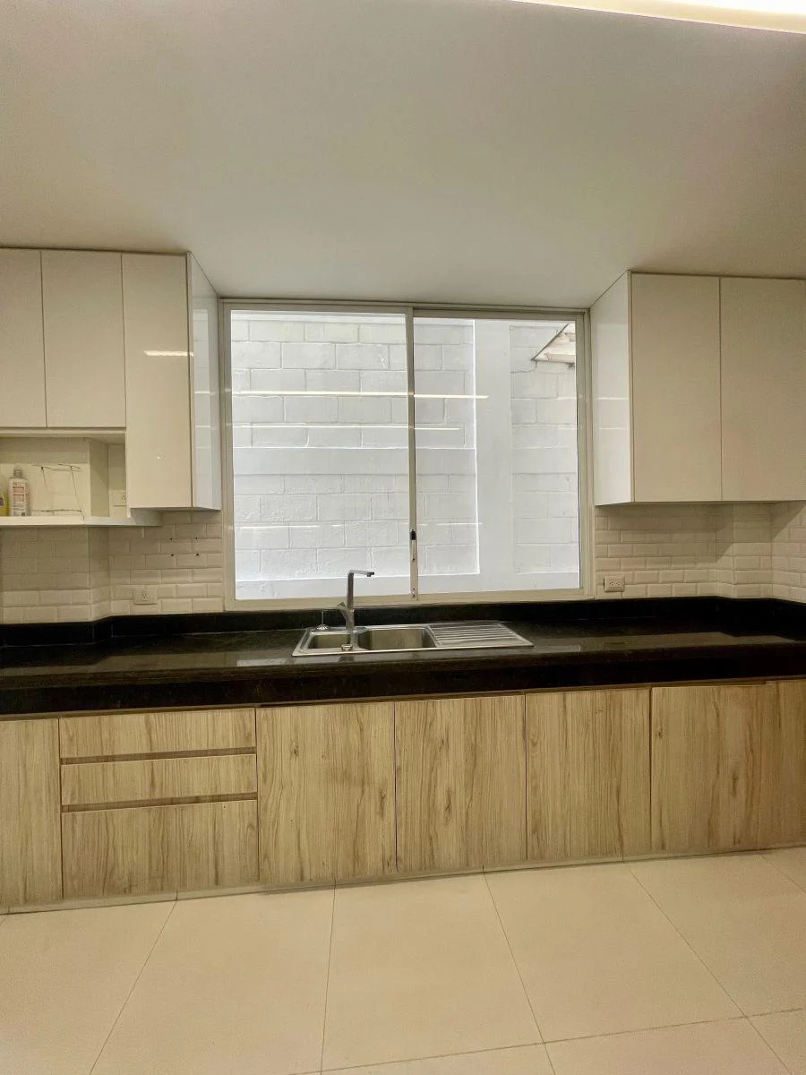 Ceibos Norte: Vendo Casa Remodelada de Dorm. y Amplio Patio, Guayas — imagen 9