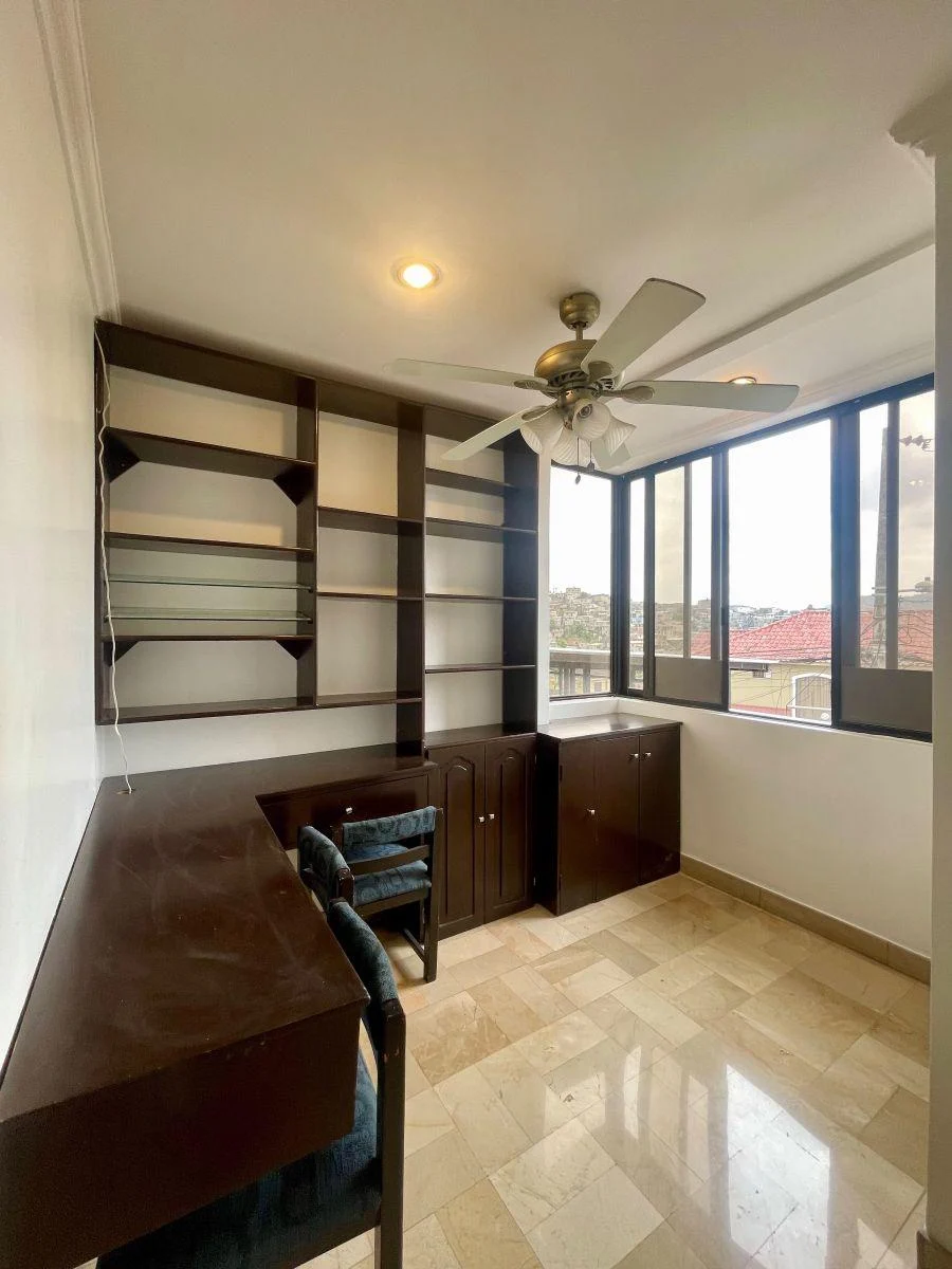 Ceibos Norte: Vendo Casa Remodelada de Dorm. y Amplio Patio, Guayas — imagen 8