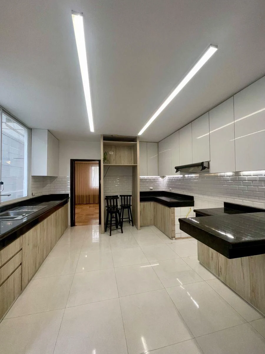 Ceibos Norte: Vendo Casa Remodelada de Dorm. y Amplio Patio, Guayas — imagen 6