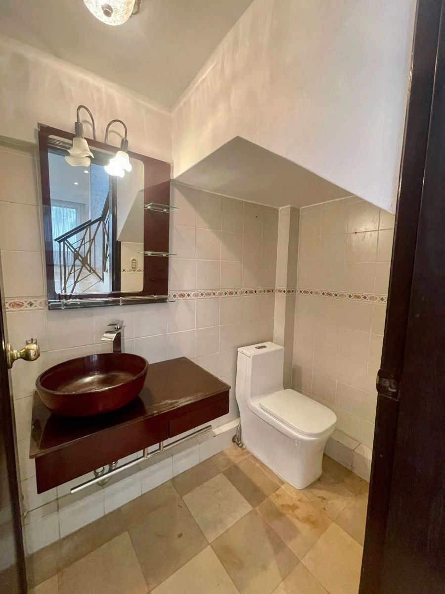 Ceibos Norte: Vendo Casa Remodelada de Dorm. y Amplio Patio, Guayas — imagen 5