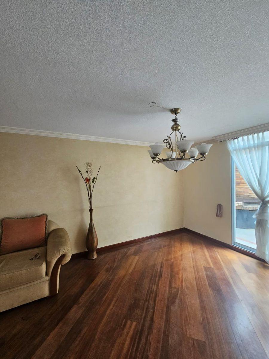 Venta Casa Norte de Quito Tres Dorm. y Estudio Dos Parqueaderos 200 m Terraza Pergola — imagen 9