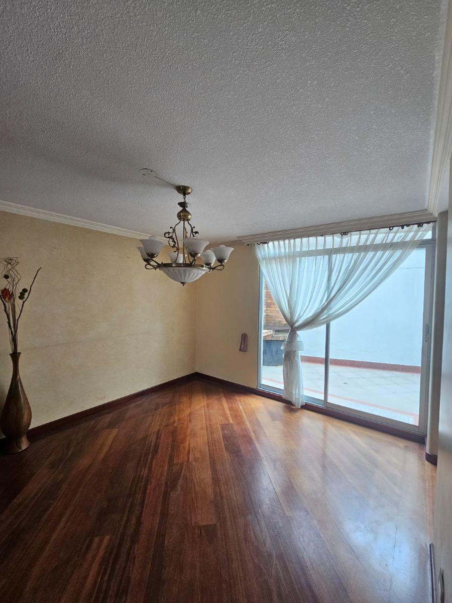Venta Casa Norte de Quito Tres Dorm. y Estudio Dos Parqueaderos 200 m Terraza Pergola — imagen 7