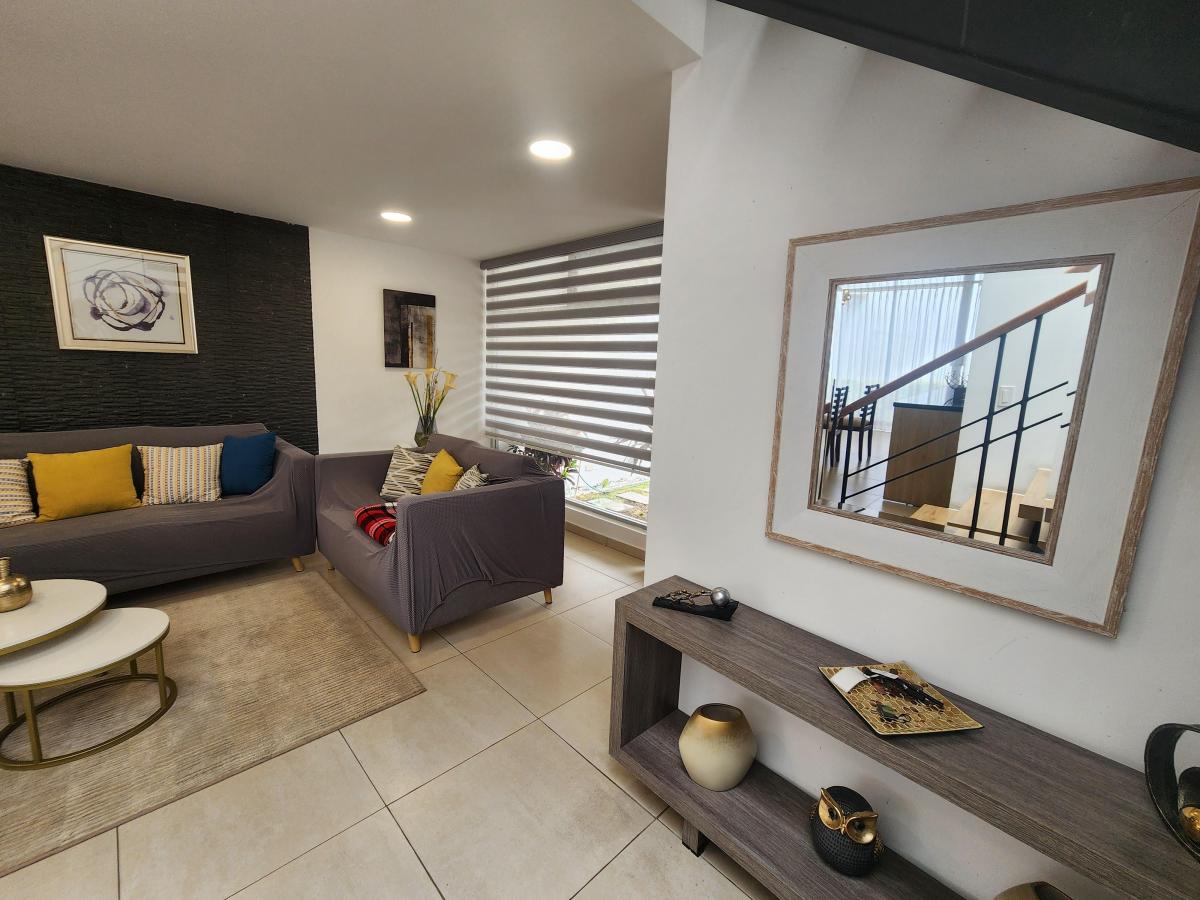 Venta Casa Tumbaco 3 Dormitorio Sala Tv. Jardines Pergola 2 Parqueaderos — imagen 7