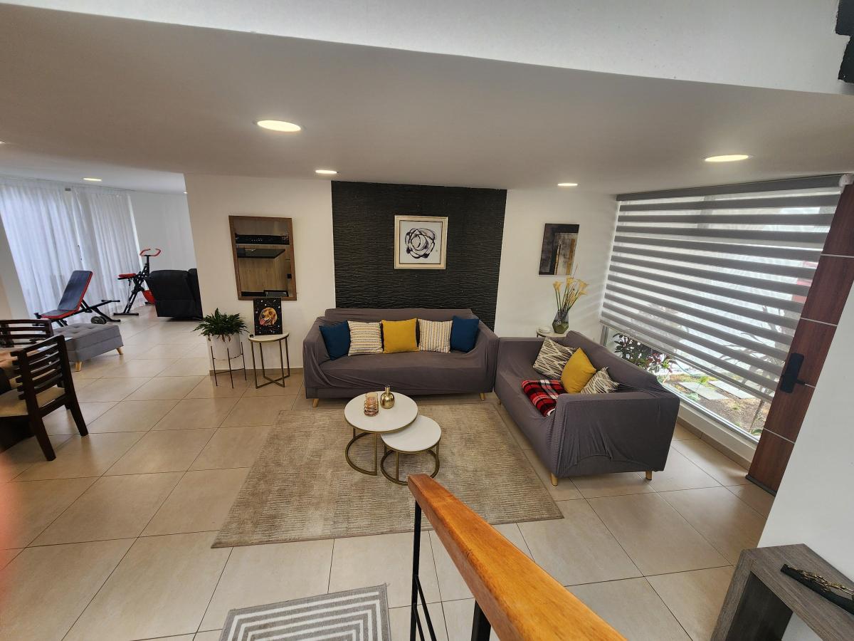Venta Casa Tumbaco 3 Dormitorio Sala Tv. Jardines Pergola 2 Parqueaderos — imagen 6