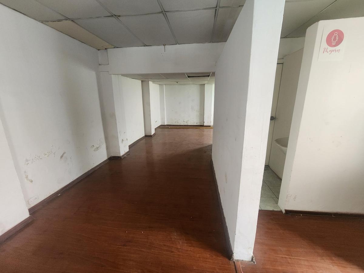 Oportunidad Venta Casa Centro Norte Remodelada con Dos Local y Departamento La Mariscal 667 m — imagen 6