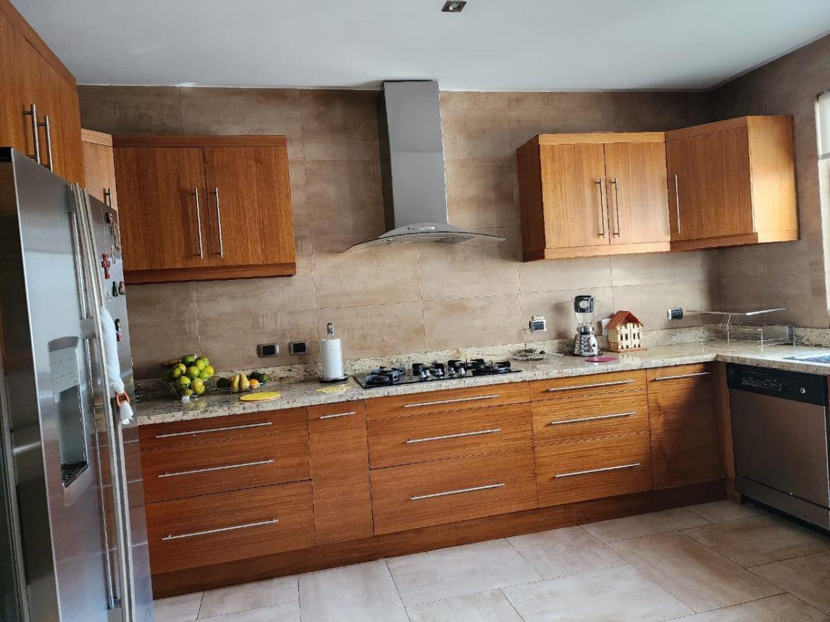 Sector Muñecas de Piedra Preciosa Casa en Venta, Azuay — imagen 8