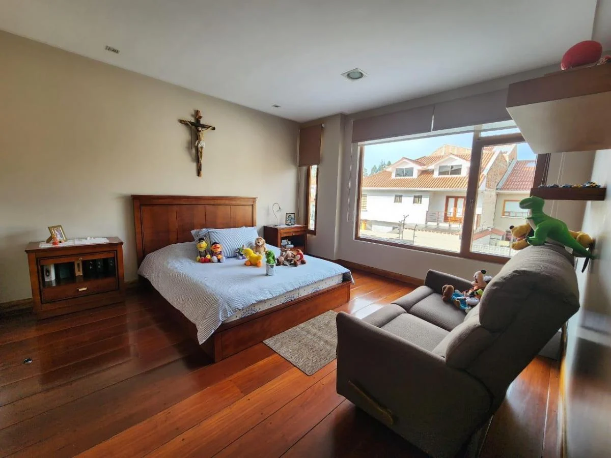 Sector Muñecas de Piedra Preciosa Casa en Venta, Azuay — imagen 3
