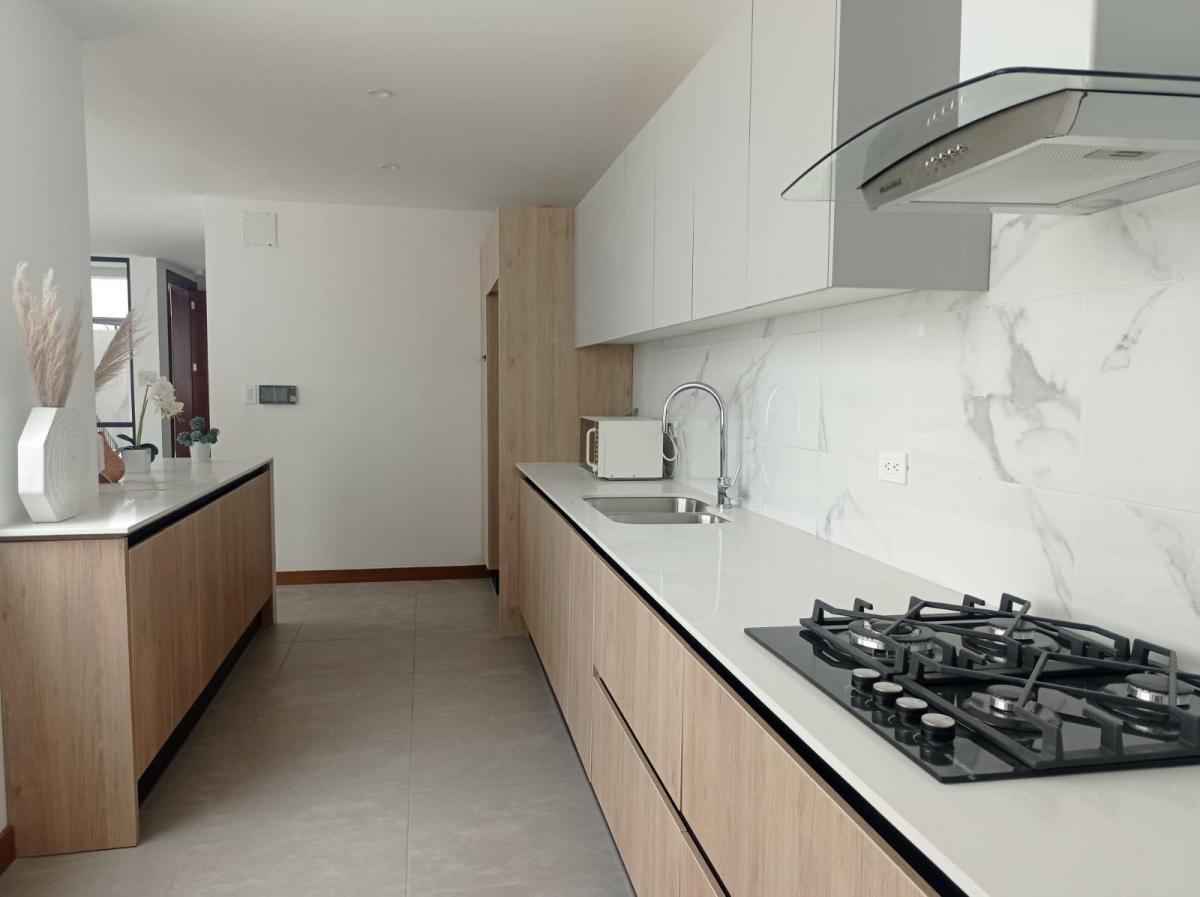 Casa 3 Niveles: 3 Hab + Cocina Americana + Jardín Privado — imagen 10