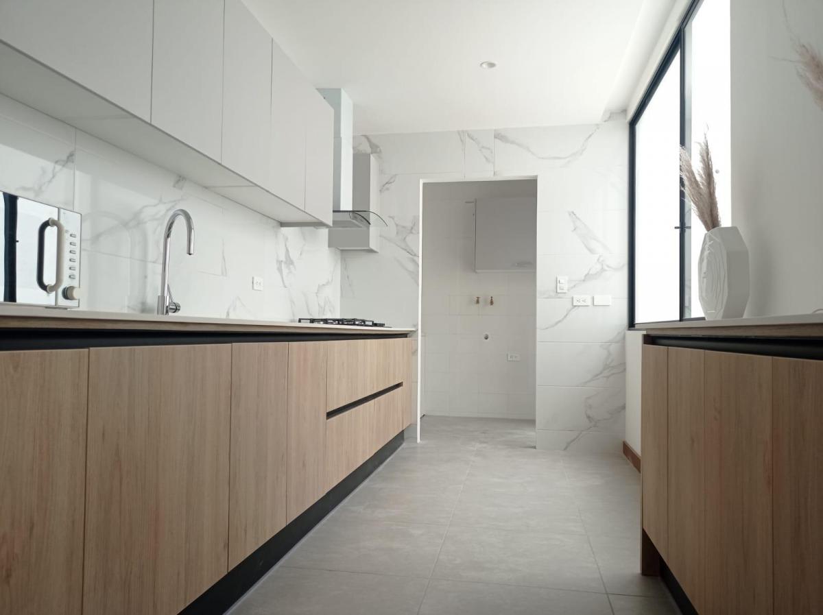 Casa 3 Niveles: 3 Hab + Cocina Americana + Jardín Privado — imagen 8