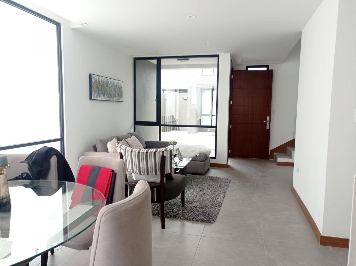 Casa 3 Niveles: 3 Hab + Cocina Americana + Jardín Privado — imagen 7