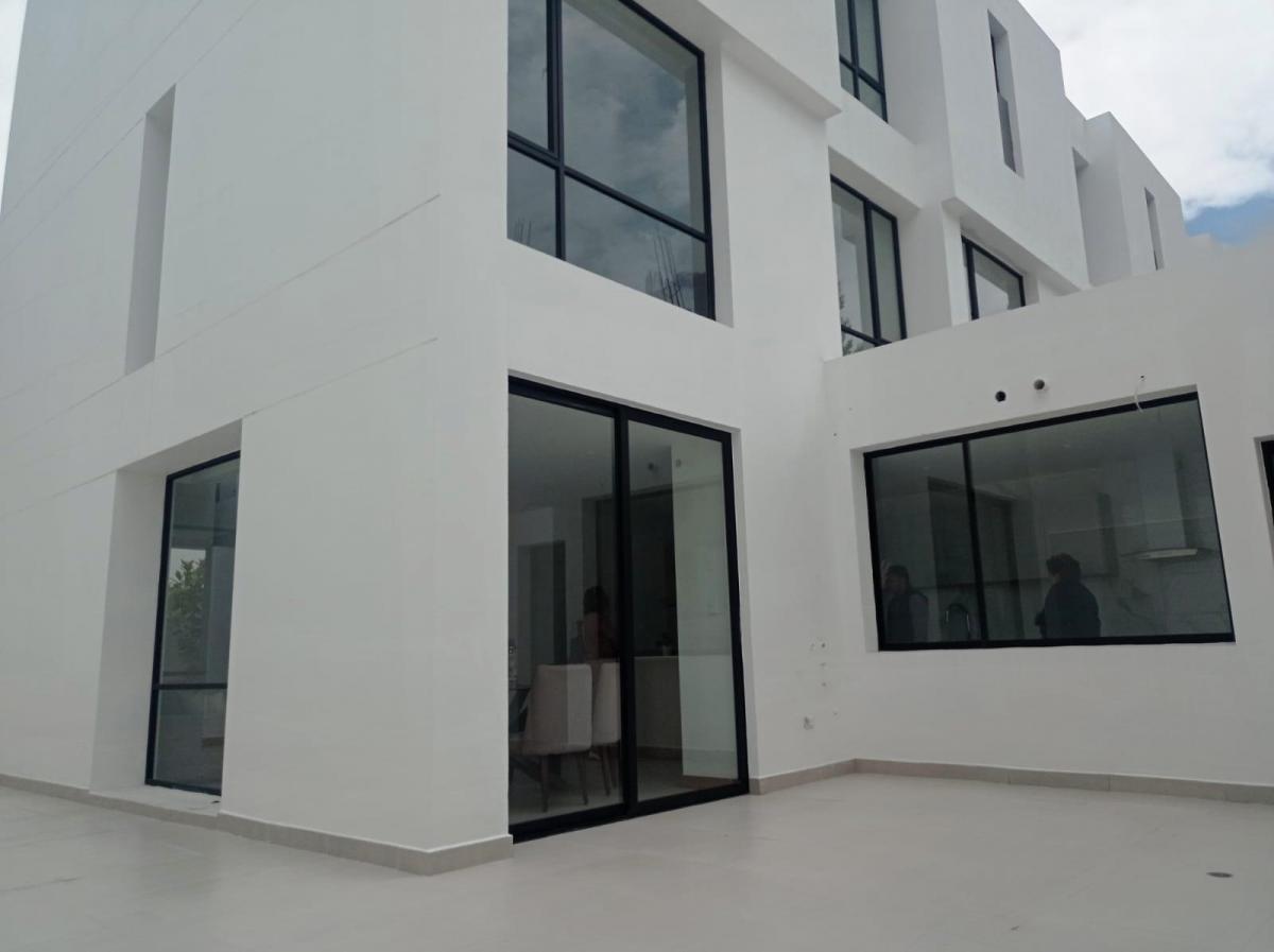 Casa 3 Niveles: 3 Hab + Cocina Americana + Jardín Privado — imagen 3