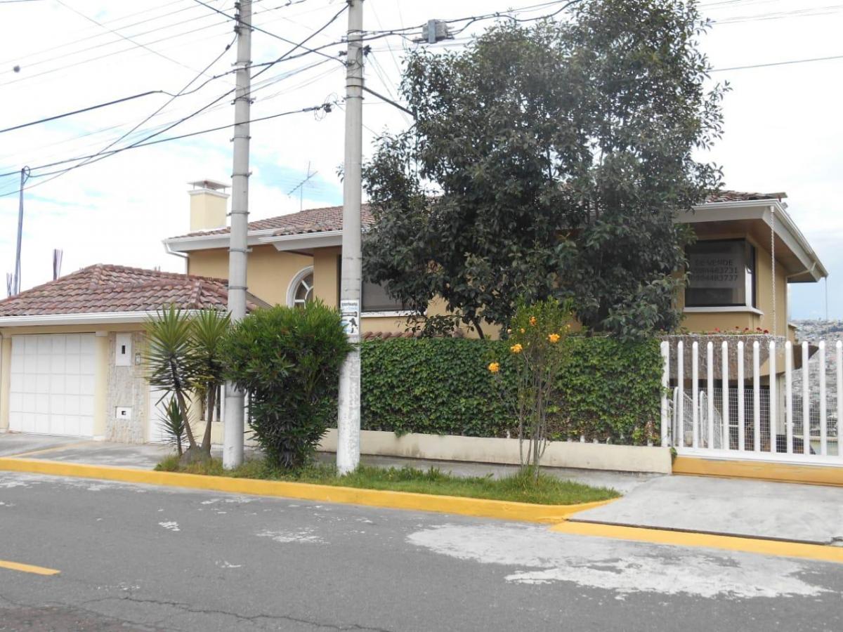 Hermosa Casa de Venta Independiente Urb. Mastodontes Norte de Quito — imagen 9