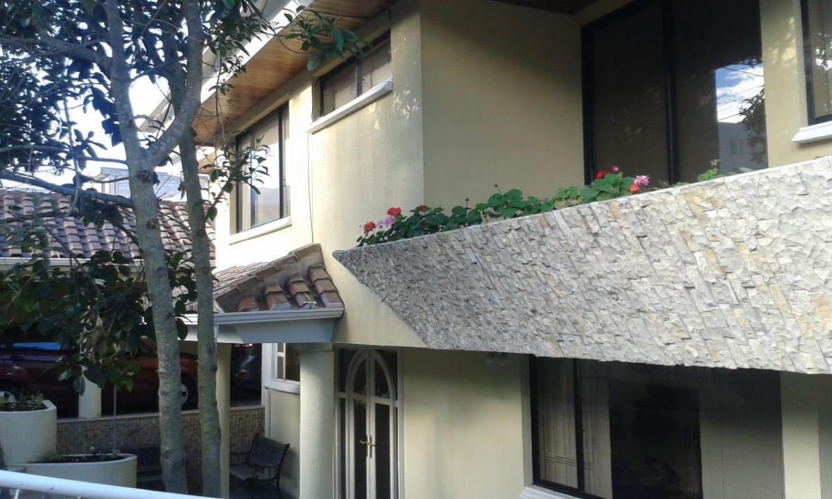 Hermosa Casa de Venta Independiente Urb. Mastodontes Norte de Quito — imagen 6
