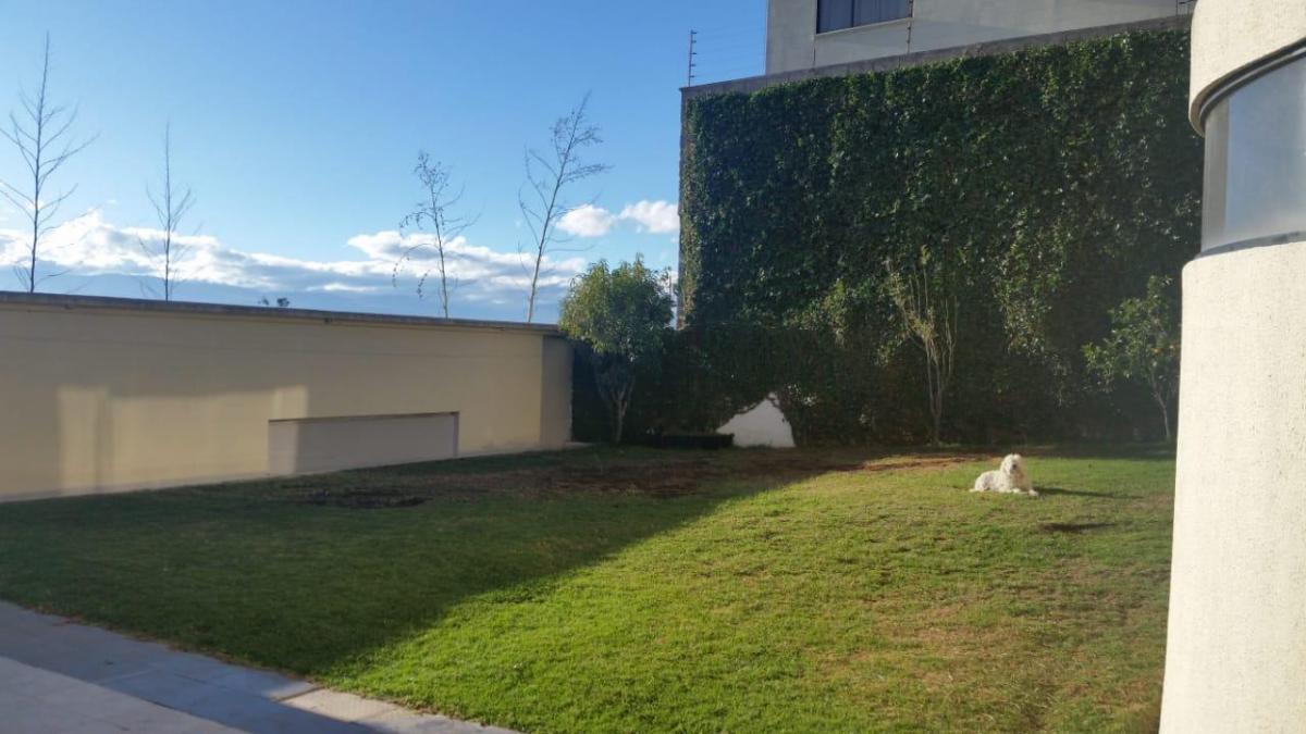 Hermosa Casa de Venta Independiente Urb. Mastodontes Norte de Quito — imagen 4