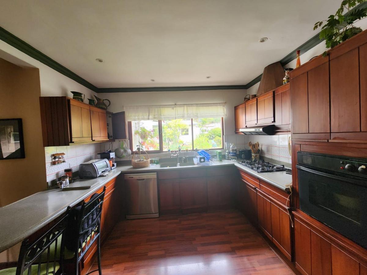 En San Joaquín Casa Tipo Villa en Venta Sector Tenis Club, Azuay — imagen 3