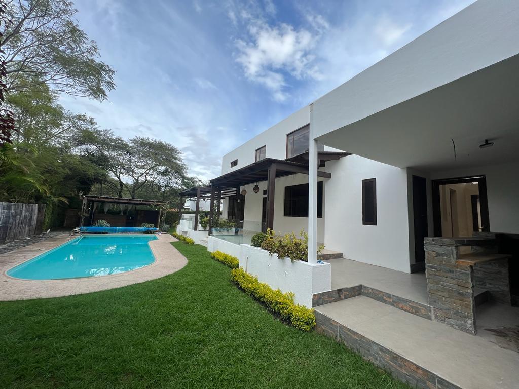 Vendo en Urbanización La Viña, Hermosa Casa de 4 Dorm. con Piscina — imagen 9