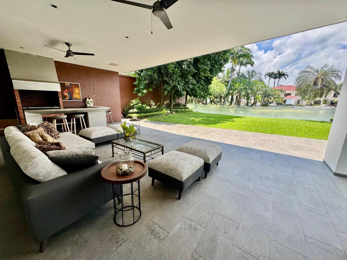 Laguna Club Moderna Casa en Alquiler y Venta con Piscina, 4 Dorm., Guayas — imagen 9