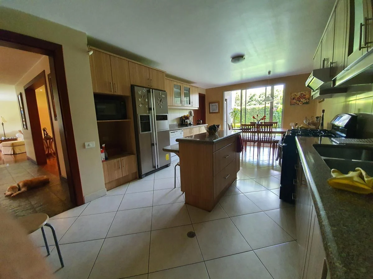 Venta Casa de Lujo en Cumbayá Sector Lumbisí urbanización Santa Elena de Oportunidad $350.000 — imagen 6