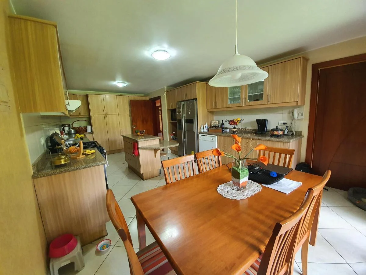 Venta Casa de Lujo en Cumbayá Sector Lumbisí urbanización Santa Elena de Oportunidad $350.000 — imagen 5
