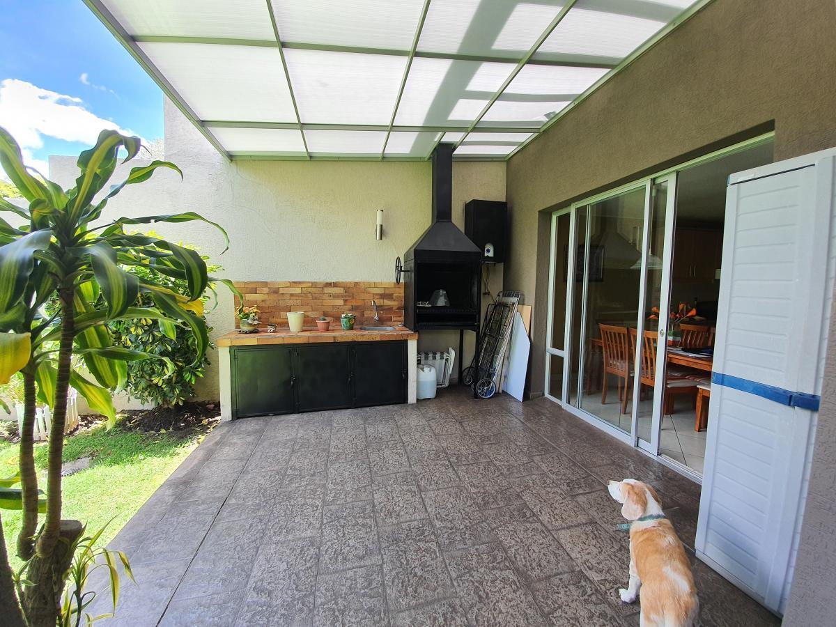 Venta Casa de Lujo en Cumbayá Sector Lumbisí urbanización Santa Elena de Oportunidad $350.000 — imagen 4
