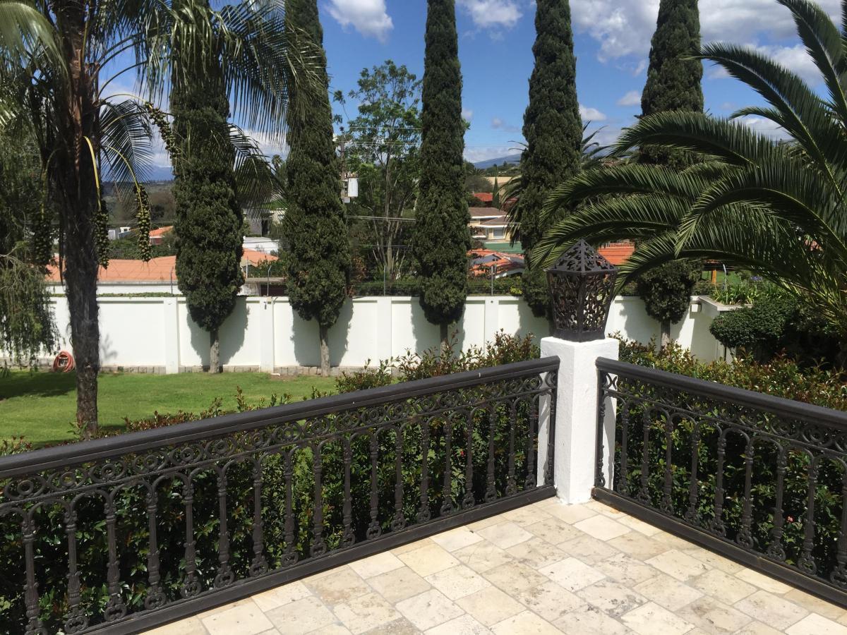 Cumbaya Casa de Venta Remodelada en Urbanizacion Exclusiva Sector Colegio Menor — imagen 8