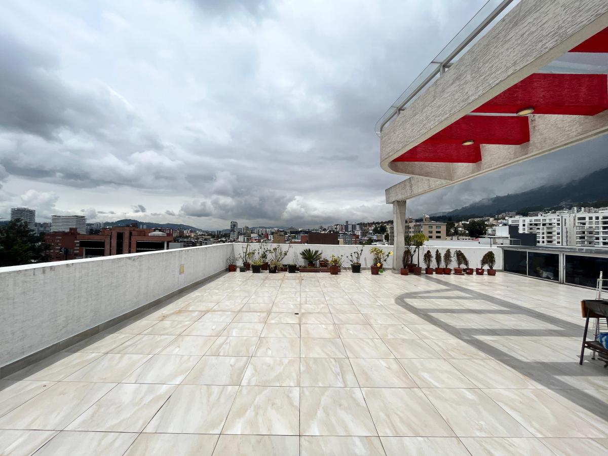 Penthouse de 3 Habitaciones con Terraza en Venta - Quito Tenis - 400 m² — imagen 9