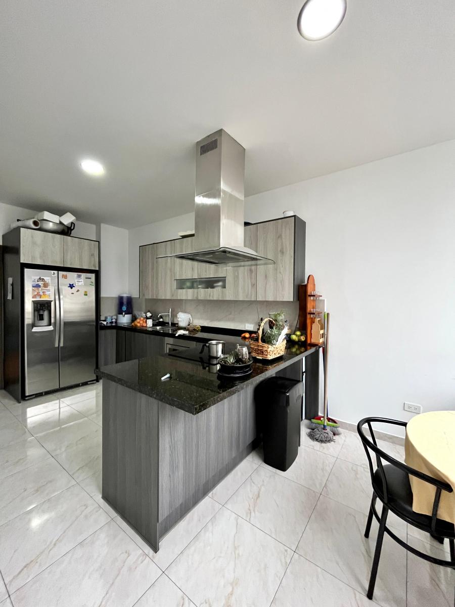 Penthouse de 3 Habitaciones con Terraza en Venta - Quito Tenis - 400 m² — imagen 4