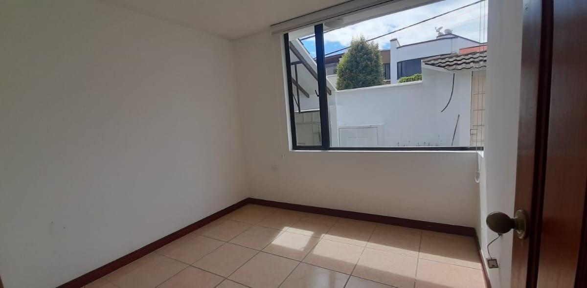 Venta Casa Cumbaya Sector Colegio Aleman Informes Cbr Carla del Pino — imagen 7