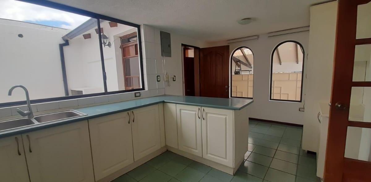 Venta Casa Cumbaya Sector Colegio Aleman Informes Cbr Carla del Pino — imagen 5