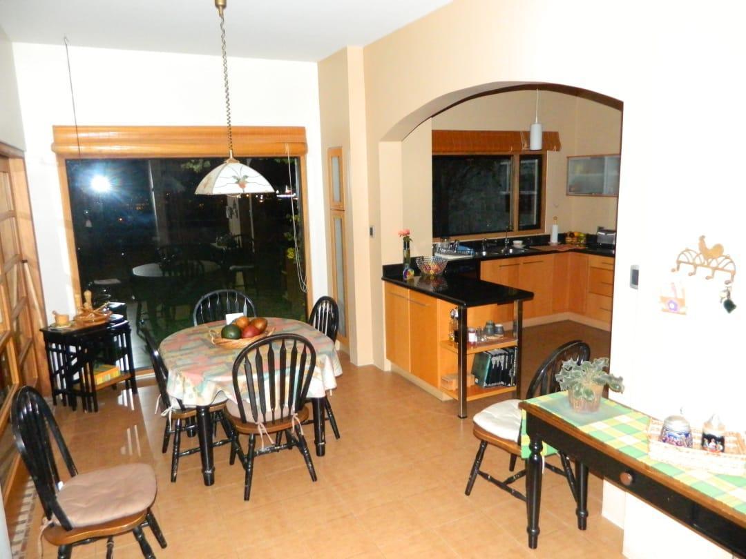 Venta de Casa de Primera en La Urbanización Miravalle 4, Vista, Perfecta — imagen 3