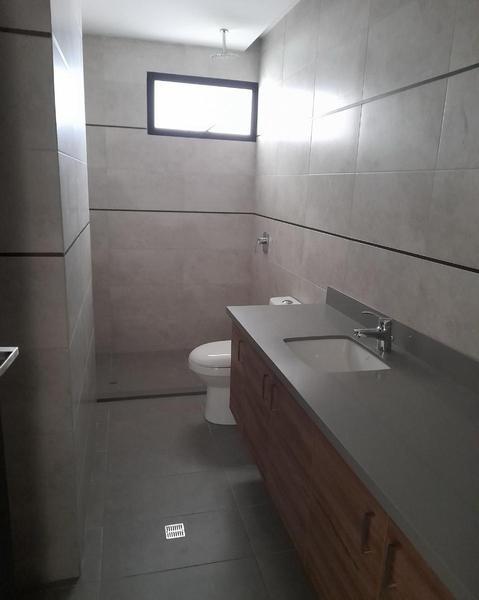 Vendo Departamento de Lujo Dos Dorm. Sector González Suárez — imagen 4