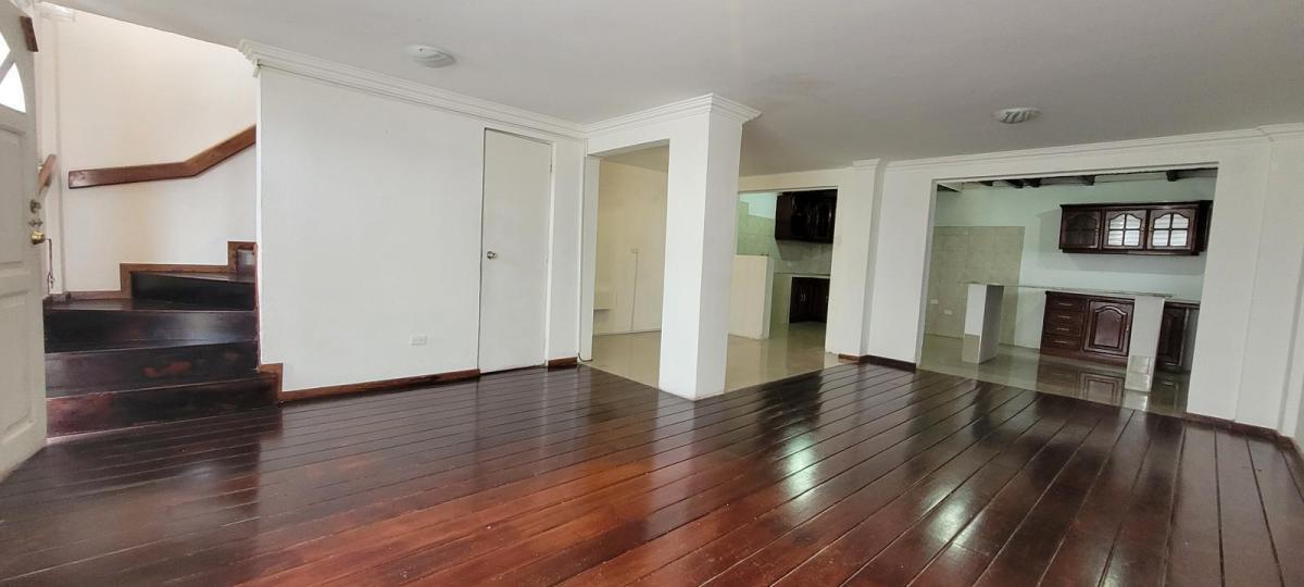 Casa en Venta con Suite en Pb — imagen 9