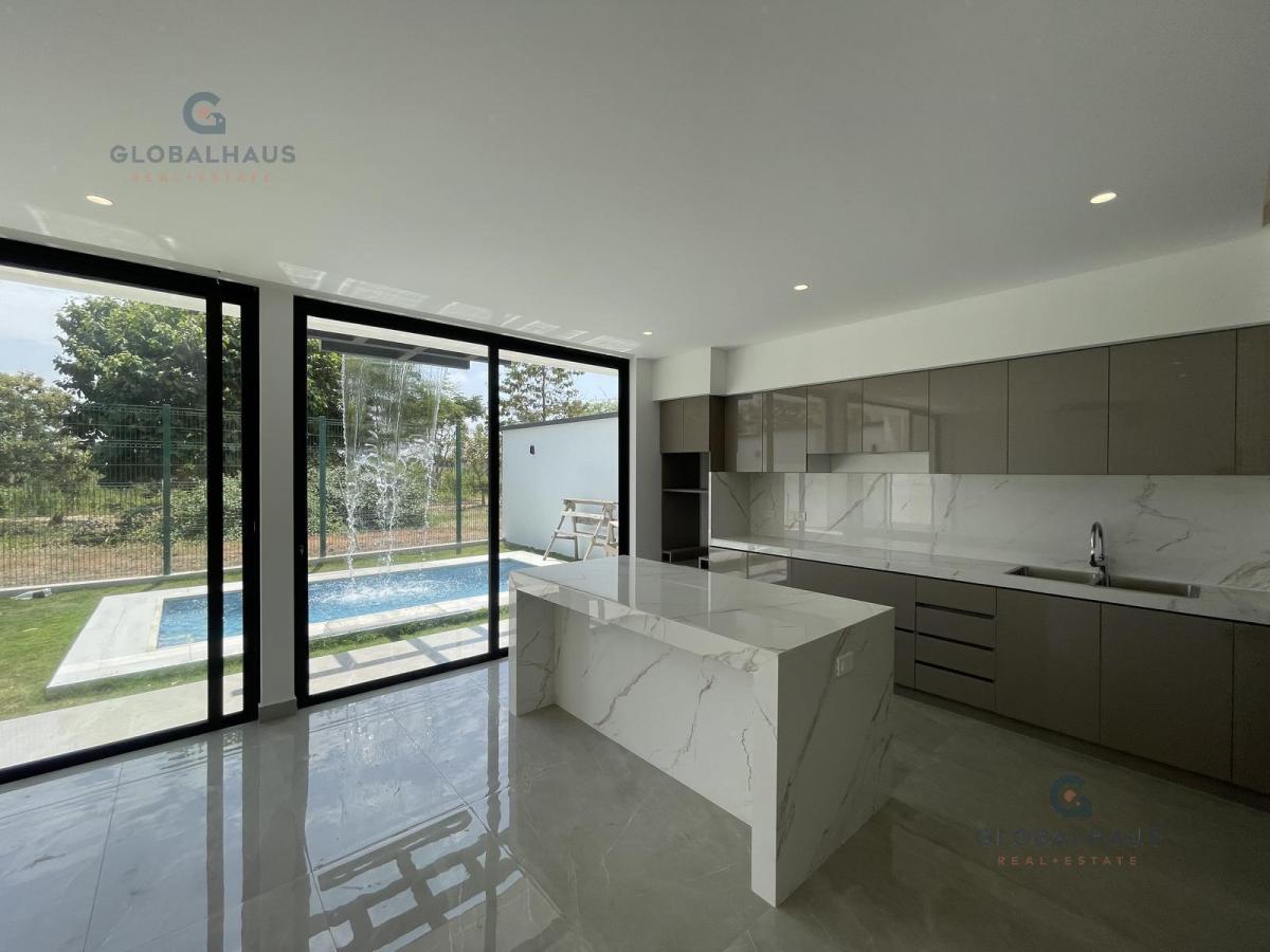 Venta de Casa en Isla Celeste - 4 Habitaciones, Piscina con Cascada. m. C. Guayas — imagen 7