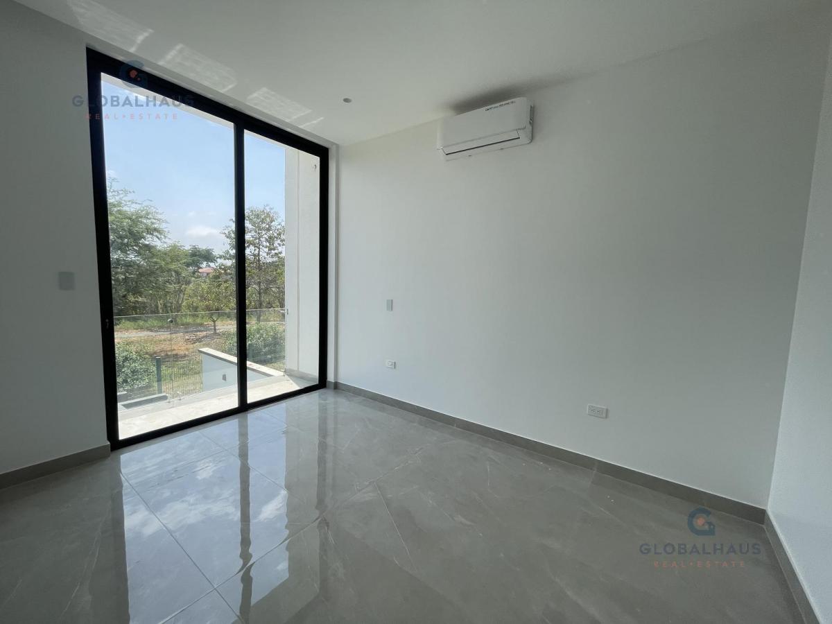 Venta de Casa en Isla Celeste - 4 Habitaciones, Piscina con Cascada. m. C. Guayas — imagen 3