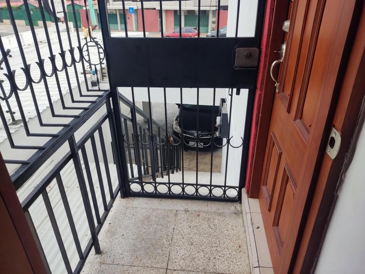 Urdesa Central Vendo. Primer Piso Alto. Tres Dorm., Guayas — imagen 8