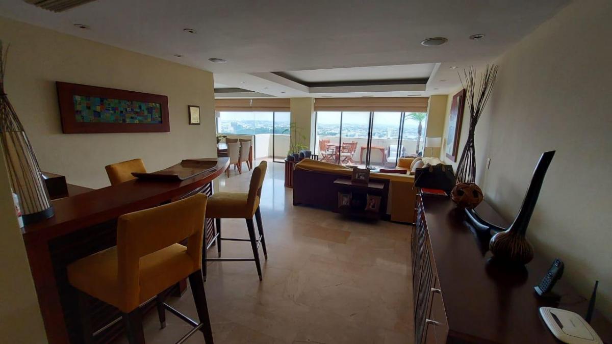 Hilton Colon, Alquilo/vendo Lujoso Departamento de Oportunidad 3 Dorm., Guayas — imagen 10