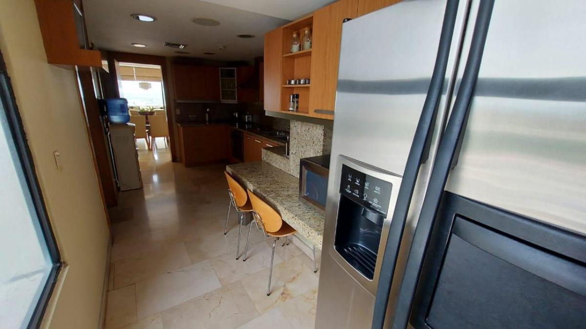 Hilton Colon, Alquilo/vendo Lujoso Departamento de Oportunidad 3 Dorm., Guayas — imagen 7