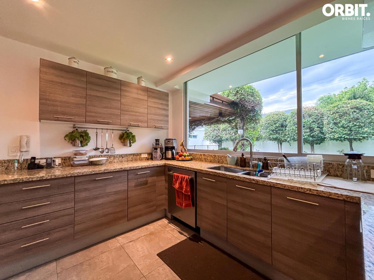 En Venta Amplia Casa de 3 Dorm. Dentro de Urbanización Privada en Lumbisi — imagen 9