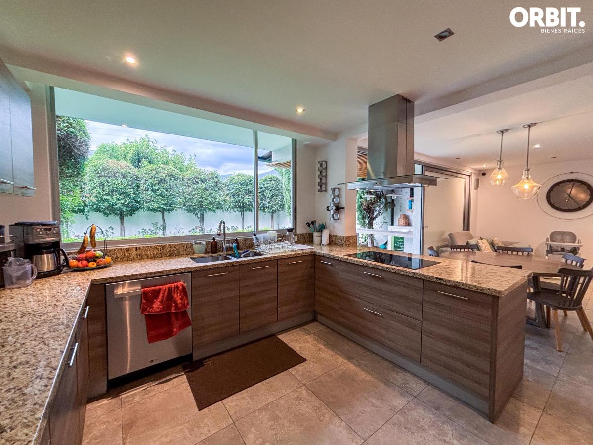 En Venta Amplia Casa de 3 Dorm. Dentro de Urbanización Privada en Lumbisi — imagen 7