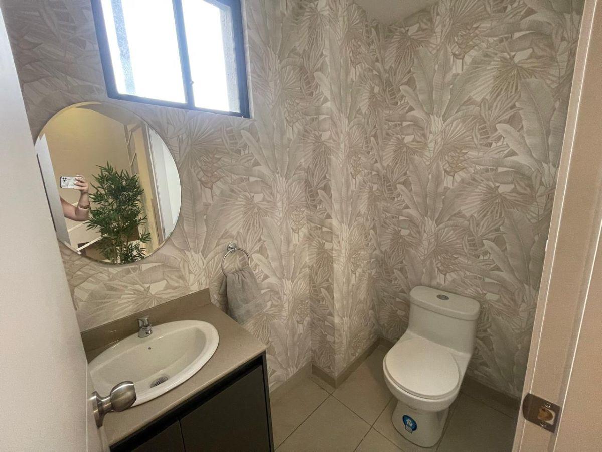 Casa de Venta en El Sector La Mitad del Mundo de 98 m Mas Patio Privado — imagen 9