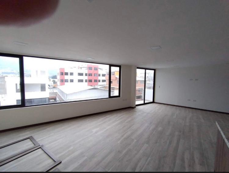 Amplio Departamento de 3 Dorm. en La Kennedy — imagen 8