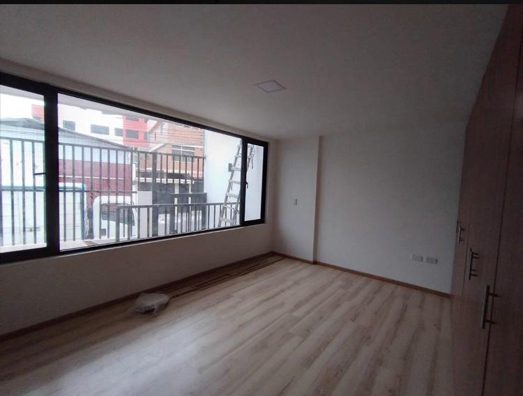 Amplio Departamento de 3 Dorm. en La Kennedy — imagen 7