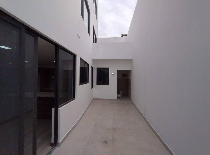 Amplio Departamento de 3 Dorm. en La Kennedy — imagen 6