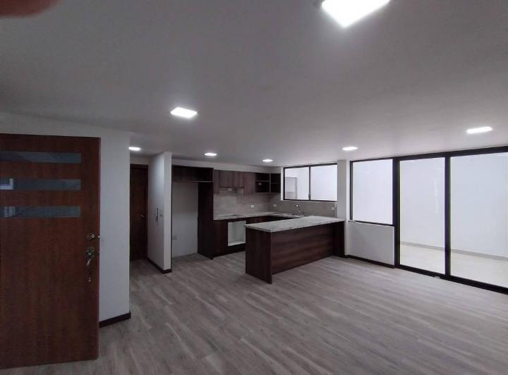 Amplio Departamento de 3 Dorm. en La Kennedy — imagen 3